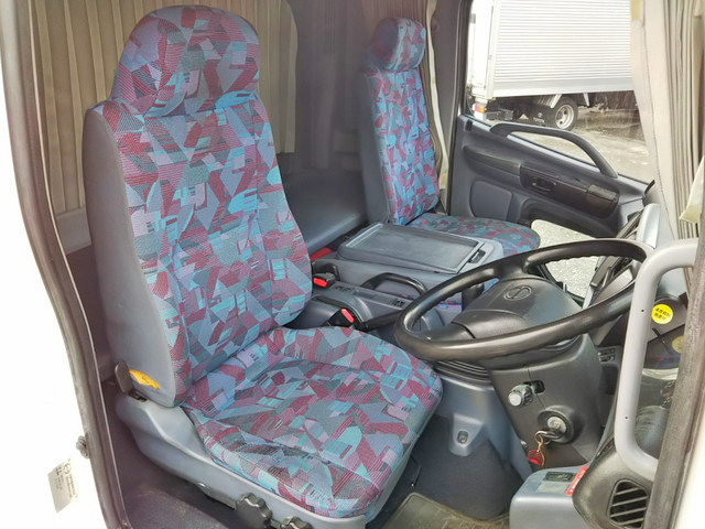 日野レンジャーセルフクレーン4段増トン（6t・8t）[写真27]