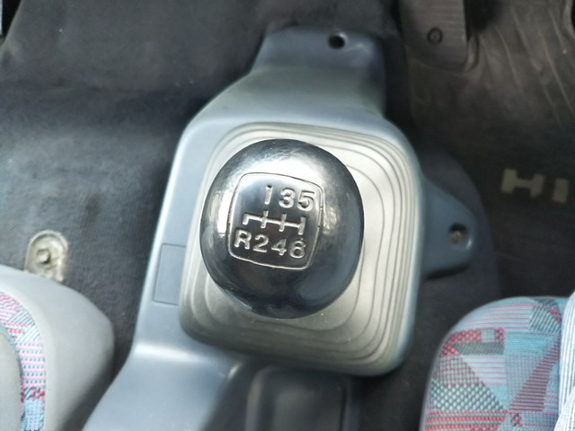 日野レンジャーセルフクレーン4段増トン（6t・8t）[写真36]