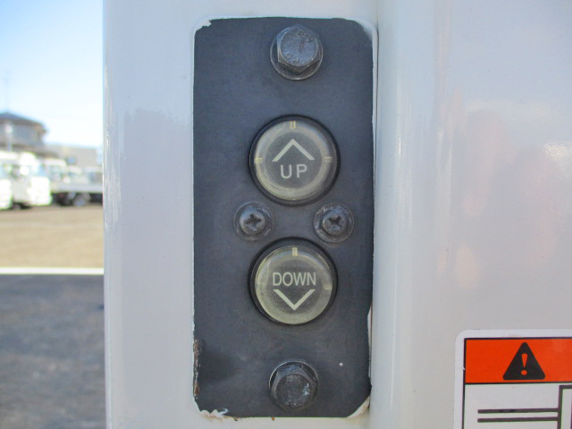 いすゞエルフ平ボディ小型（2t・3t）[写真16]