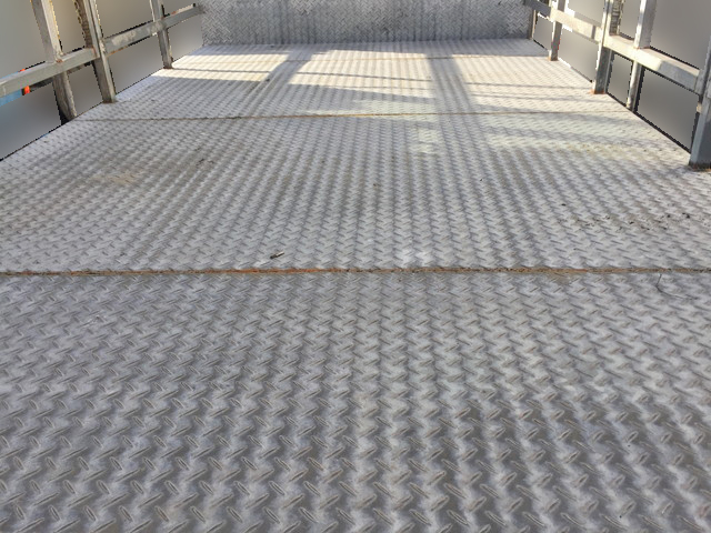 いすゞエルフ平ボディ小型（2t・3t）[写真09]