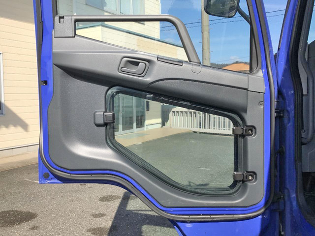 三菱ふそうファイタークレーン3段中型（4t）[写真29]