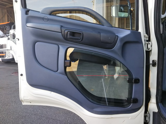 日野レンジャーパネルバン中型（4t）[写真21]