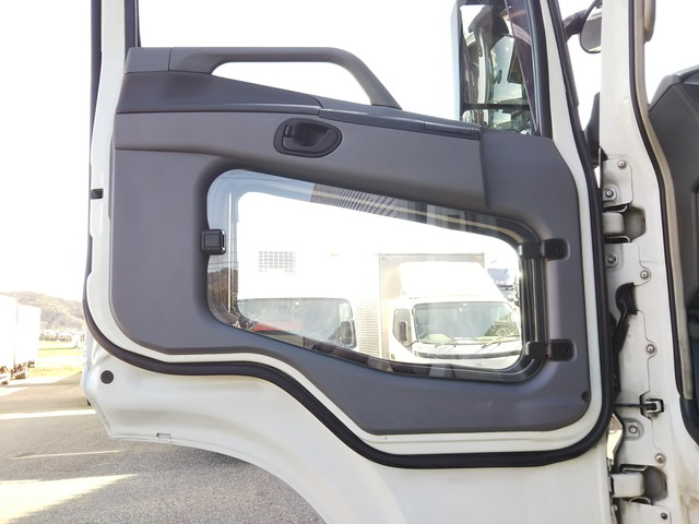 三菱ふそうスーパーグレートアルミウイング大型（10t）[写真30]