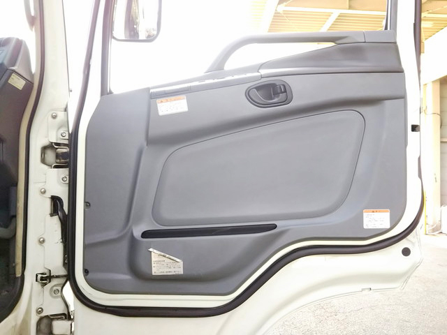 三菱ふそうスーパーグレートアルミウイング大型（10t）[写真31]