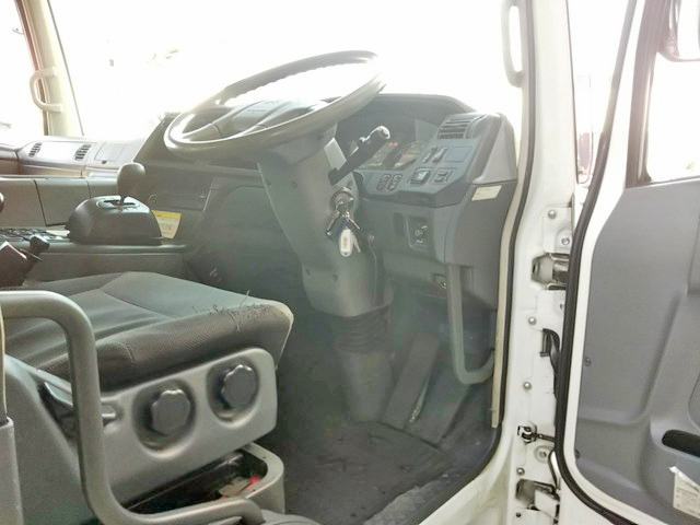 三菱ふそうスーパーグレートアルミウイング大型（10t）[写真33]