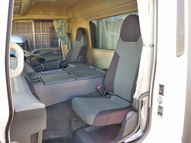 三菱ふそうスーパーグレートアルミウイング大型（10t）[写真34]