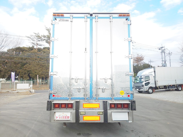 いすゞギガアルミウイング大型（10t）[写真11]