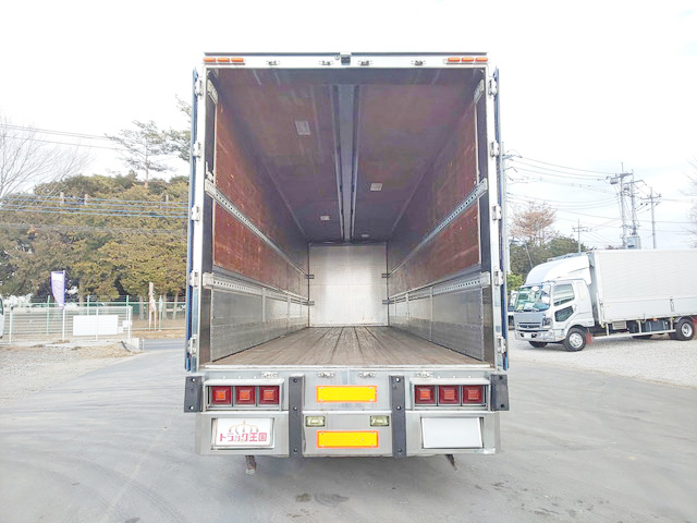 いすゞギガアルミウイング大型（10t）[写真12]