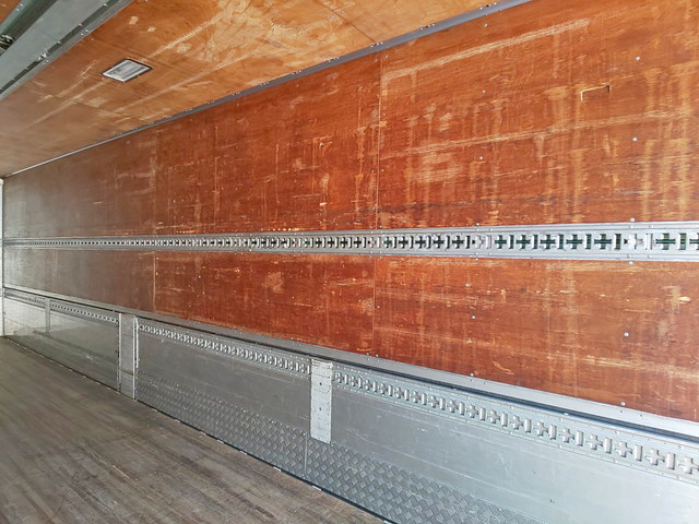 いすゞギガアルミウイング大型（10t）[写真14]