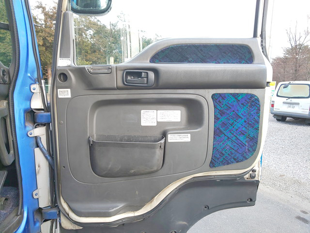 いすゞギガアルミウイング大型（10t）[写真27]