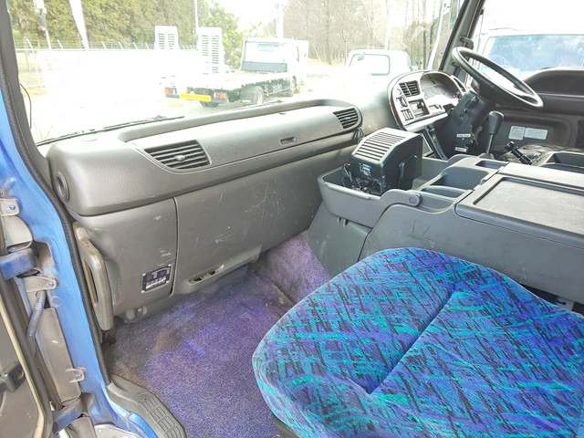 いすゞギガアルミウイング大型（10t）[写真28]