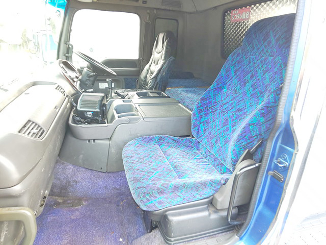 いすゞギガアルミウイング大型（10t）[写真29]