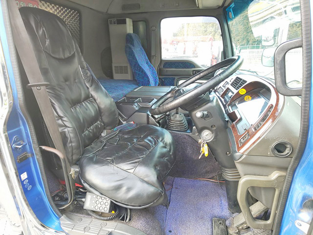 いすゞギガアルミウイング大型（10t）[写真30]