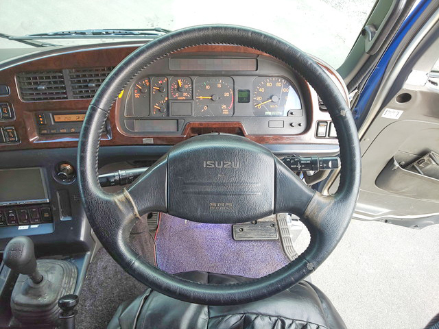 いすゞギガアルミウイング大型（10t）[写真32]