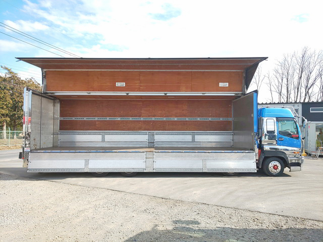 いすゞギガアルミウイング大型（10t）[写真06]