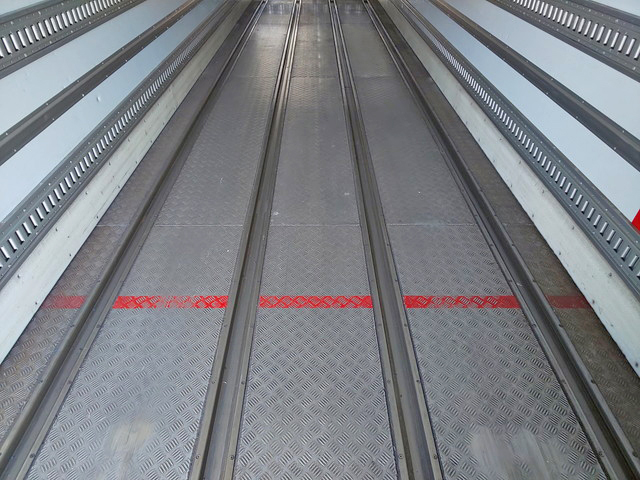 三菱ふそうスーパーグレート冷凍車（冷蔵車）大型（10t）[写真14]