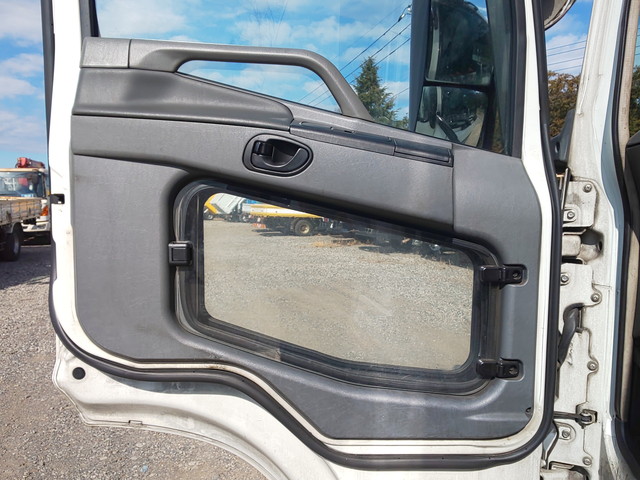 三菱ふそうスーパーグレート冷凍車（冷蔵車）大型（10t）[写真28]