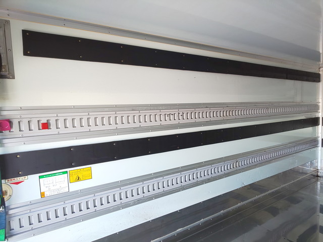 いすゞエルフ冷凍車（冷蔵車）小型（2t・3t）[写真11]