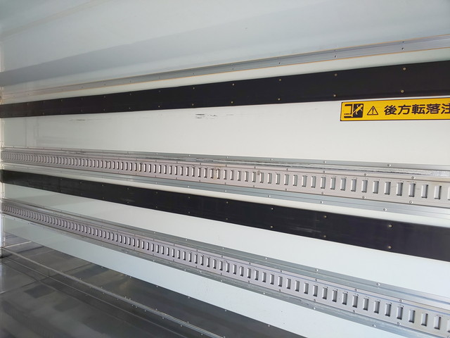 いすゞエルフ冷凍車（冷蔵車）小型（2t・3t）[写真12]