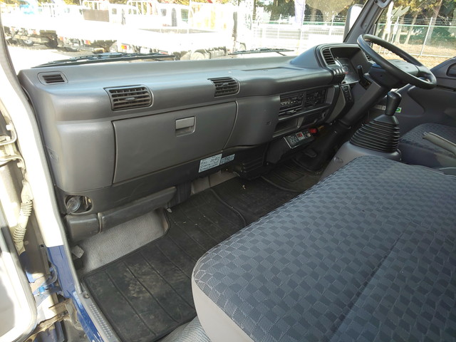 いすゞエルフ冷凍車（冷蔵車）小型（2t・3t）[写真28]