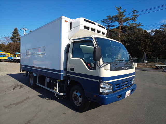 いすゞエルフ冷凍車（冷蔵車）小型（2t・3t）[写真03]