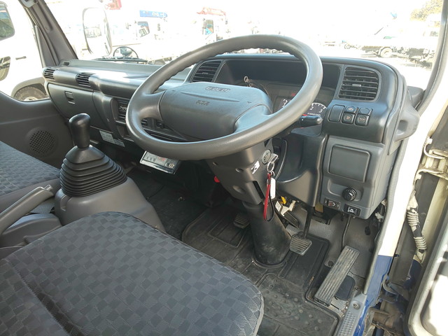 いすゞエルフ冷凍車（冷蔵車）小型（2t・3t）[写真31]