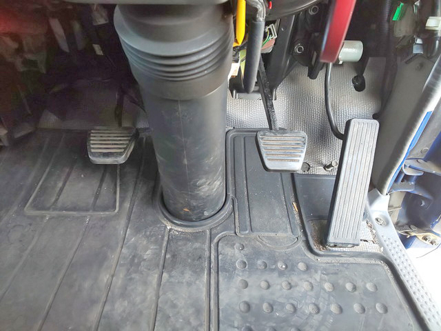 いすゞエルフ冷凍車（冷蔵車）小型（2t・3t）[写真36]