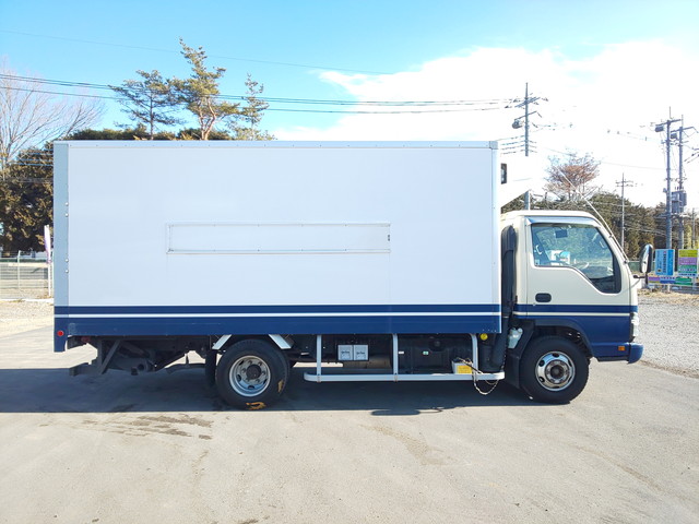 いすゞエルフ冷凍車（冷蔵車）小型（2t・3t）[写真05]