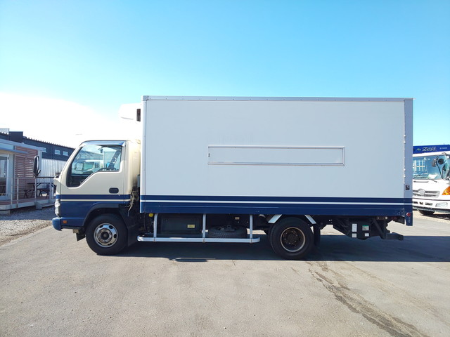 いすゞエルフ冷凍車（冷蔵車）小型（2t・3t）[写真06]