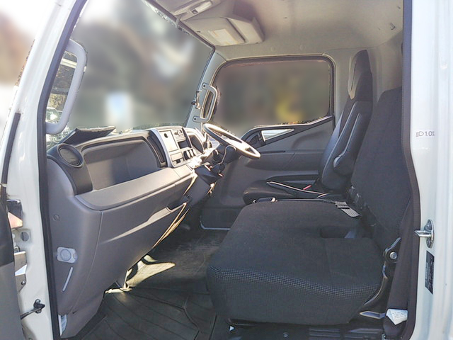 三菱ふそうキャンターアルミバン小型（2t・3t）[写真28]