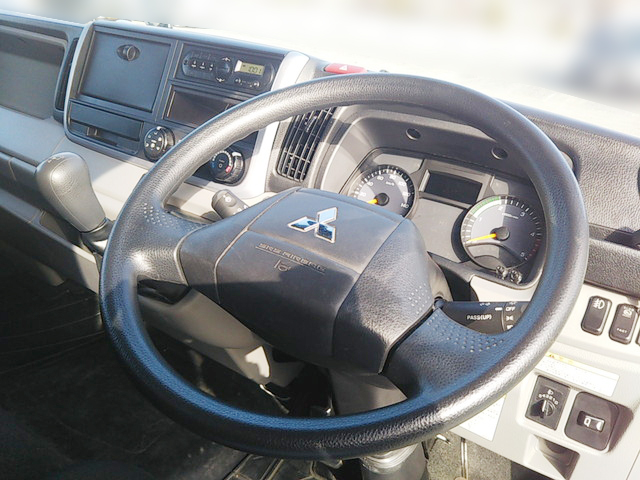 三菱ふそうキャンターアルミバン小型（2t・3t）[写真30]