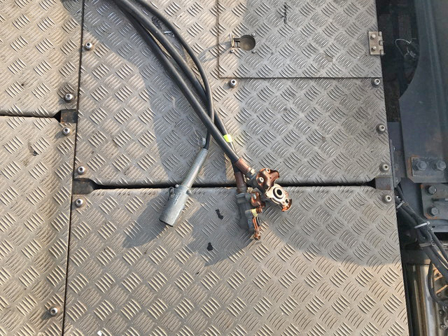 三菱ふそうスーパーグレートトレーラーヘッド（トラクターヘッド）大型（10t）[写真07]