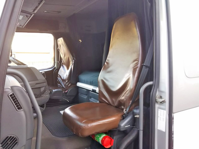 ボルボボルボFHトレーラーヘッド（トラクターヘッド）大型（10t）[写真32]