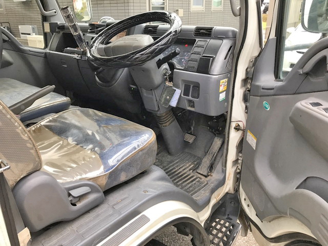 三菱ふそうキャンターガッツダブルキャブ（Wキャブ）小型（2t・3t）[写真16]