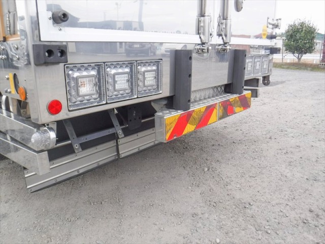 いすゞギガ冷蔵冷凍ウイング大型（10t）[写真14]