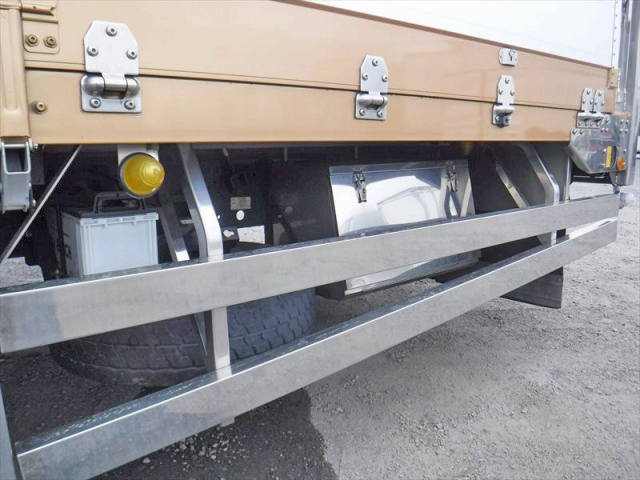 いすゞギガ冷蔵冷凍ウイング大型（10t）[写真16]