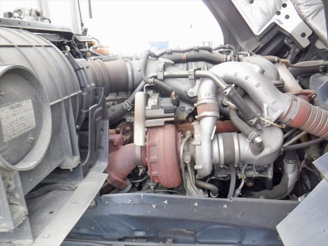 いすゞギガ冷蔵冷凍ウイング大型（10t）[写真23]