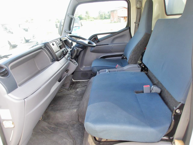 三菱ふそうキャンターアルミバン小型（2t・3t）[写真14]