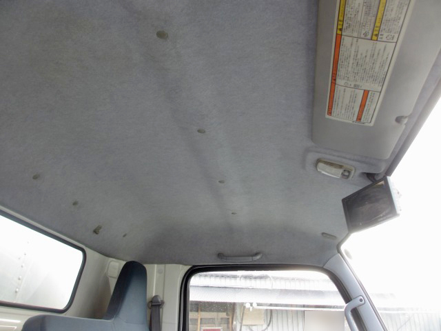 三菱ふそうキャンターアルミバン小型（2t・3t）[写真16]