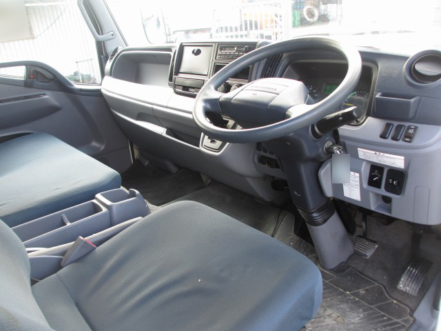 三菱ふそうキャンターアルミバン小型（2t・3t）[写真18]