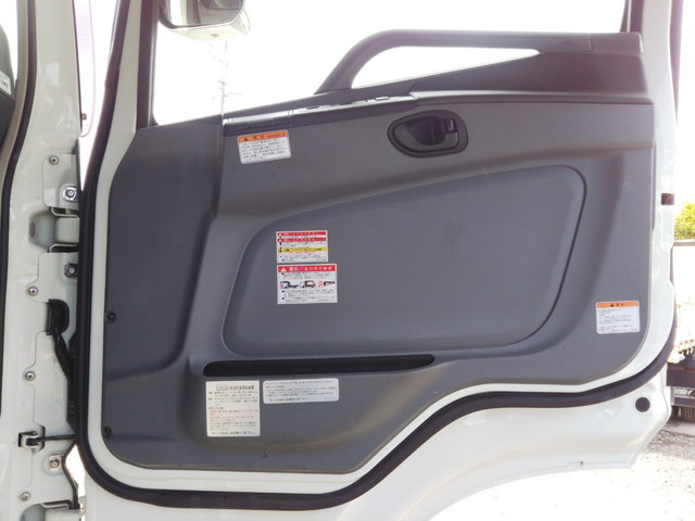 三菱ふそうスーパーグレートセルフクレーン4段大型（10t）[写真28]