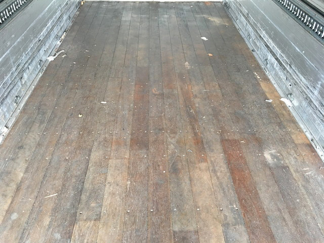 三菱ふそうファイターアルミウイング中型（4t）[写真12]