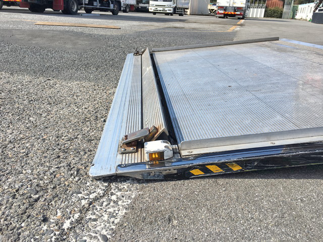 三菱ふそうファイターアルミウイング中型（4t）[写真18]