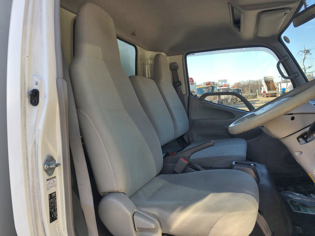 日野デュトロパネルバン小型（2t・3t）[写真30]