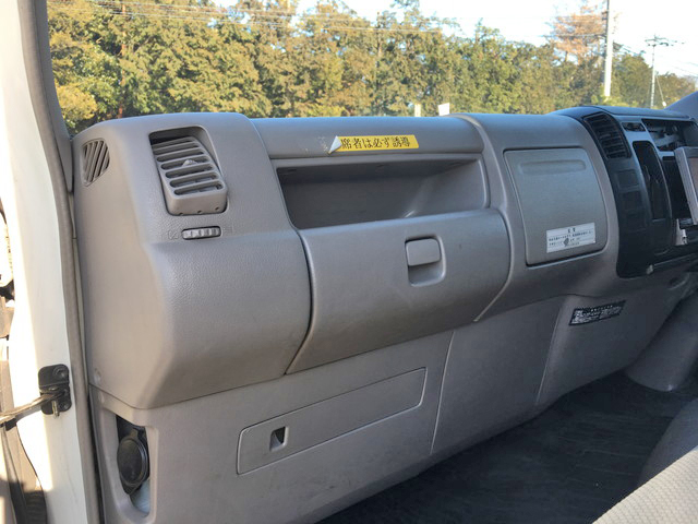 日野デュトロパネルバン小型（2t・3t）[写真32]