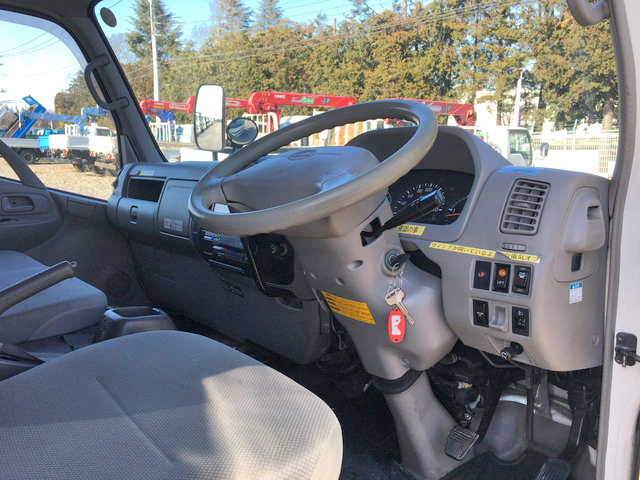 日野デュトロパネルバン小型（2t・3t）[写真33]