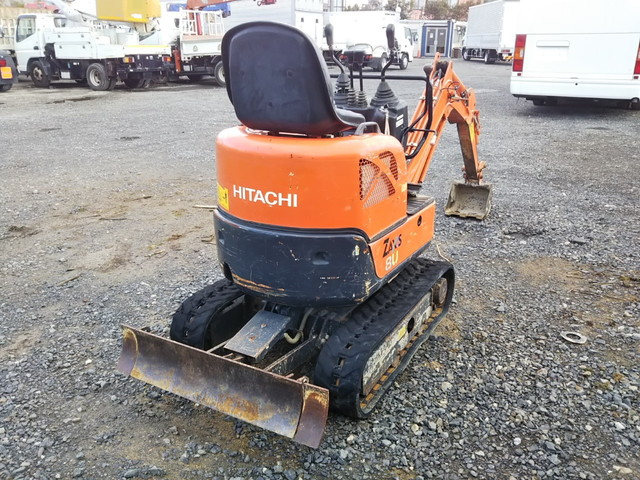 中古ミニユンボ（ミニバックホー） 日立 三重・静岡・岐阜 （ZX8U-2