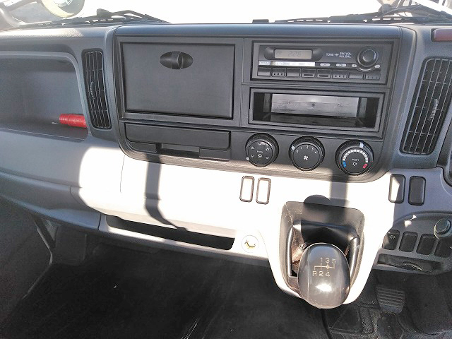 三菱ふそうキャンター平ボディ小型（2t・3t）[写真14]