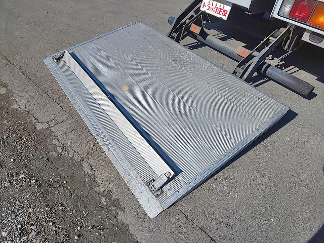 三菱ふそうキャンターアルミウイング小型（2t・3t）[写真17]