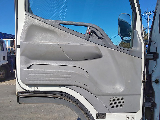 三菱ふそうキャンターアルミウイング小型（2t・3t）[写真28]